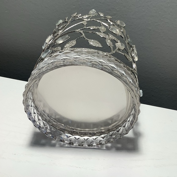 Bath & Body Works 3-Wick Botanical Candle Holder - Picture 3 of 4